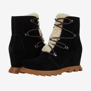 **NIB NEVER WORN **JOAN OF ARCTIC WEDGE III LACE COZY Black Sea Salt